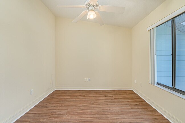 Building Photo - 2/2 Condo in Pelican Bay