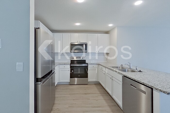 Building Photo - 8585 SW 44th Ct
