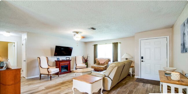 Building Photo - 20126 Suncrest Dr