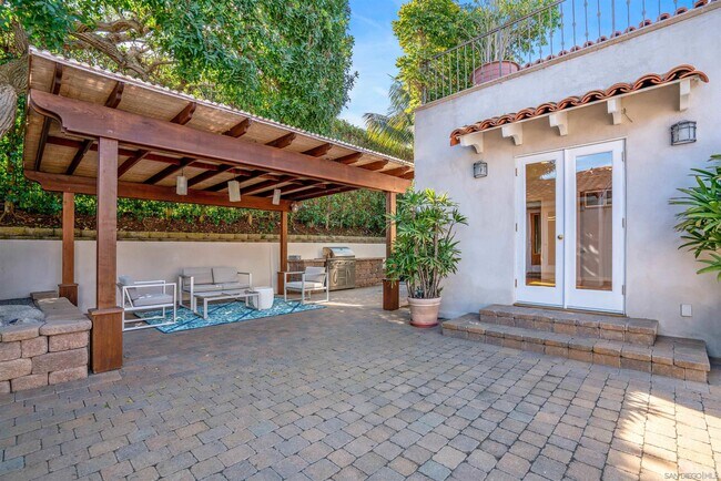 Building Photo - 1865 Soledad Ave