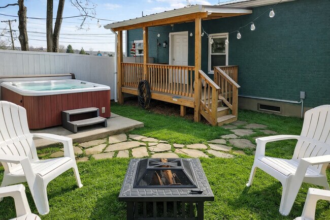 Building Photo - 145 Midway St