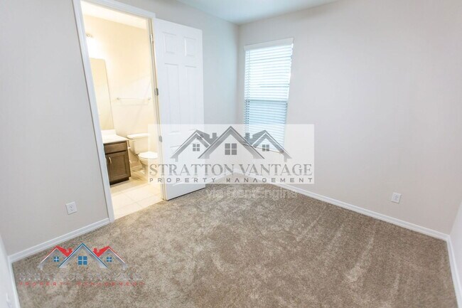 Building Photo - 17645 W Palo Verde Dr