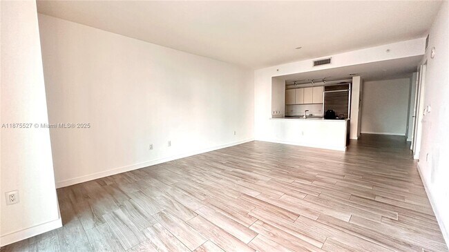 Primary Photo - 1100 S Miami Ave