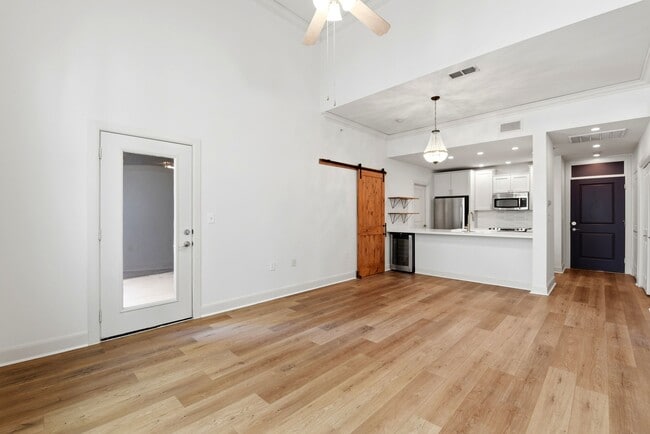 Building Photo - 1010 Rosine St