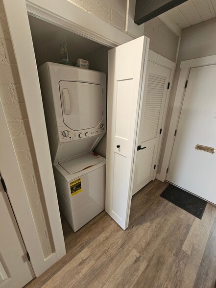 Building Photo - 2772 University Ave