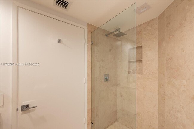 Building Photo - 765 Crandon Blvd