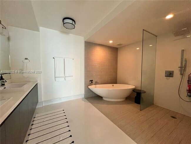 Building Photo - 300 Sunny Isles Blvd