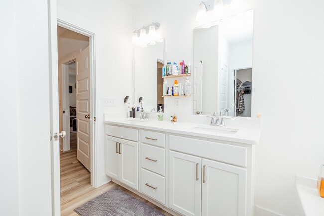 Building Photo - 231 Lyla Ln