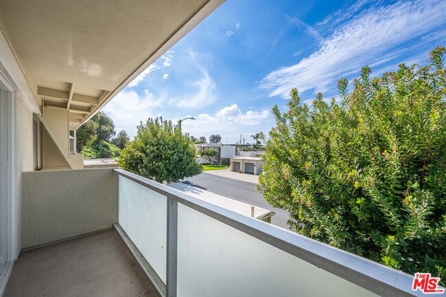 Building Photo - 4118 Del Mar Ave