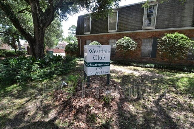 Building Photo - 1755 College Dr