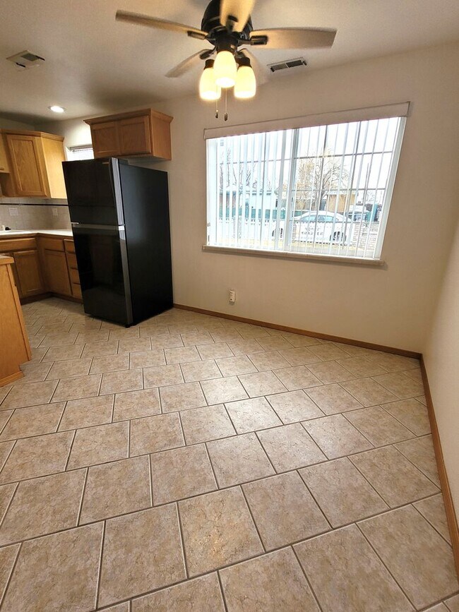 Building Photo - 905ab