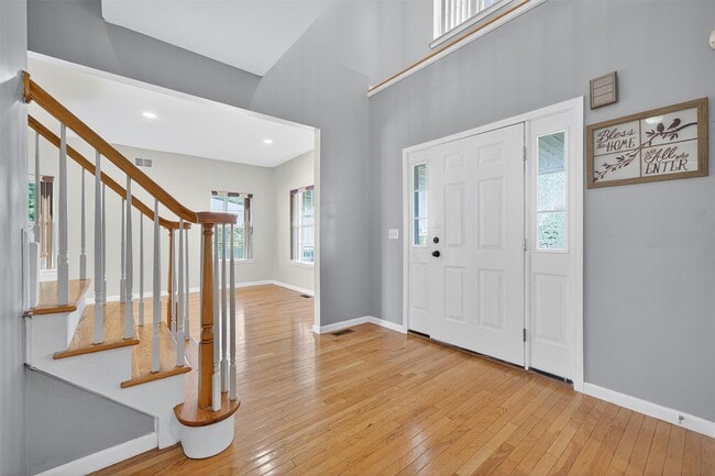 Building Photo - 5 Bridle Ct