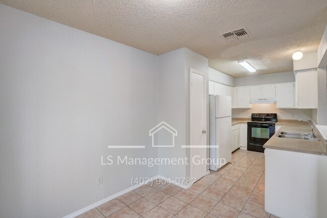 Building Photo - 7517 Oak Chase
