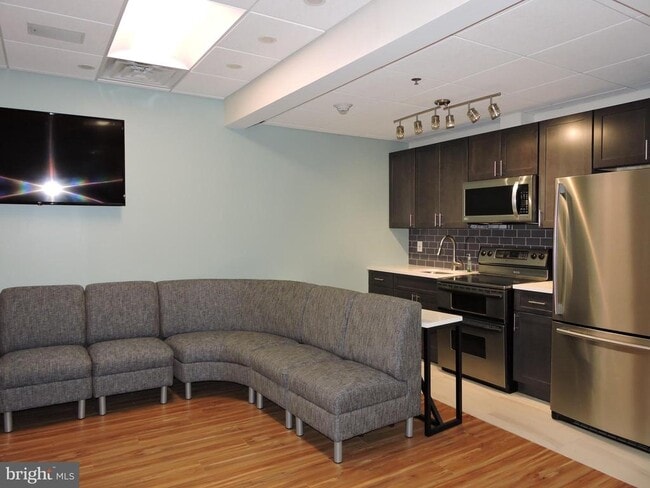 Building Photo - 1420 Locust St