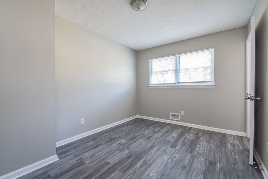 Building Photo - 955 King James Dr
