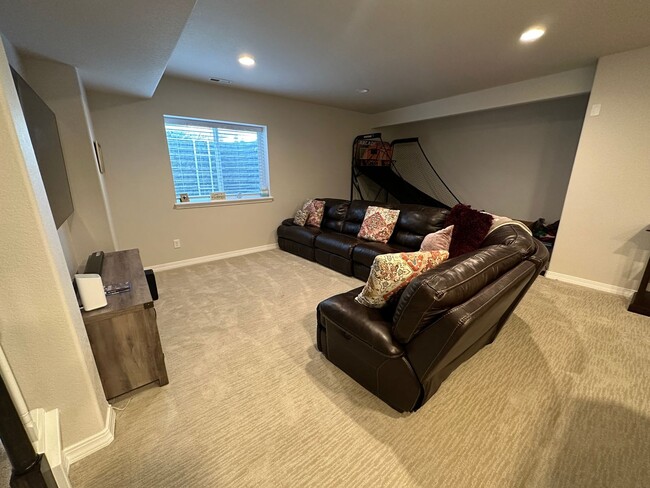 Building Photo - STUNNING HOME IN FLYING HORSE! CLOSE TO PO...