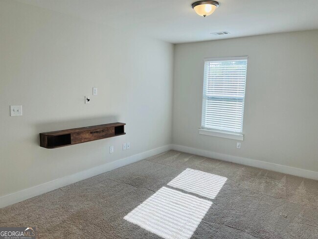 Building Photo - 371 Crestbrook Ln