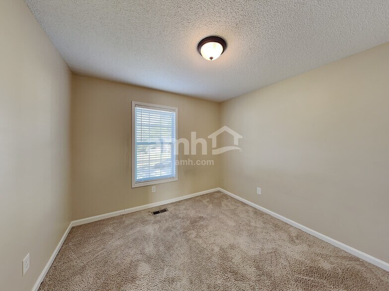 Building Photo - 123 Ivy Mill Way