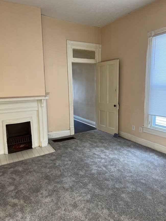 Building Photo - 544 Longfield Ave