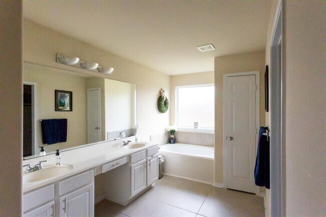 Master bath - 9914 Knob Hollow Way