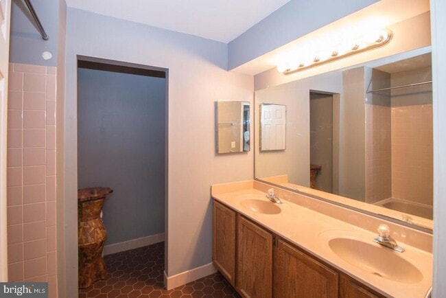 Building Photo - 15-B Andover Cir