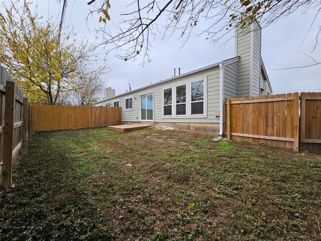 Building Photo - 1418 Hyridge Cir