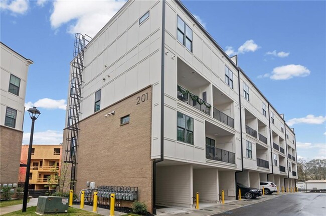 Building Photo - 201 New St