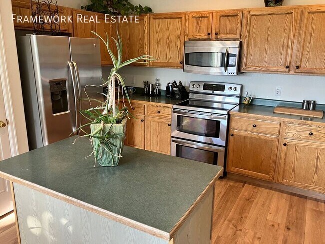 Building Photo - 13371 Pearl Cir