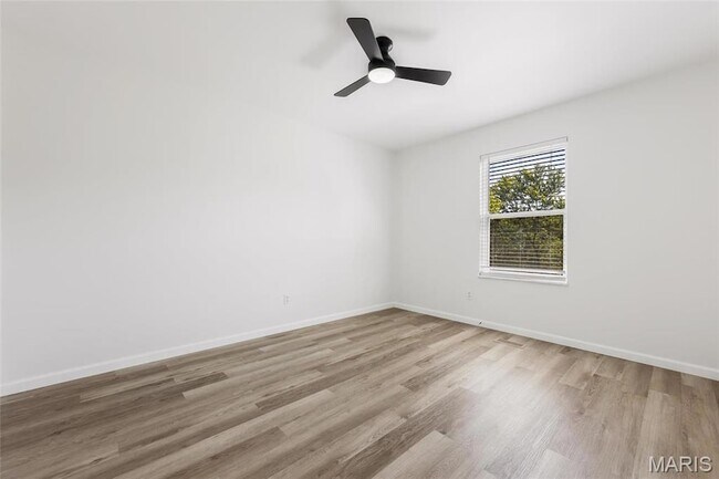 Building Photo - 32 Laura Dr