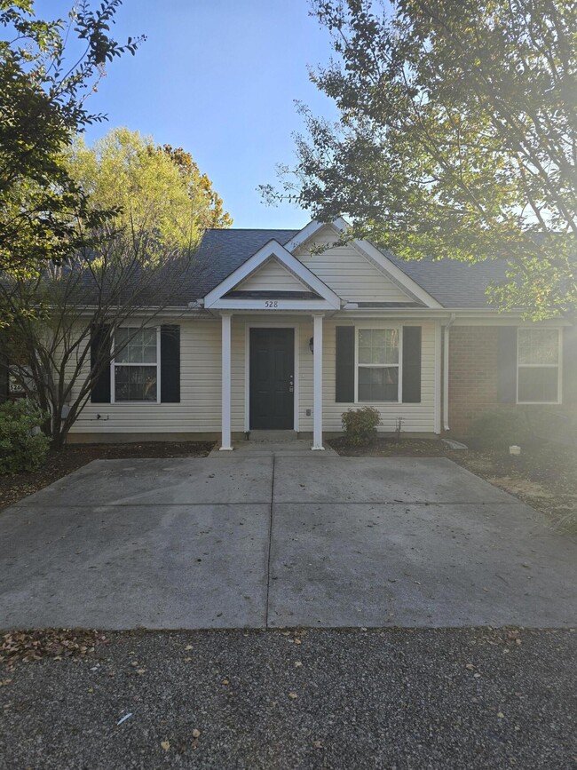 Primary Photo - 528 Edgecliff Ln