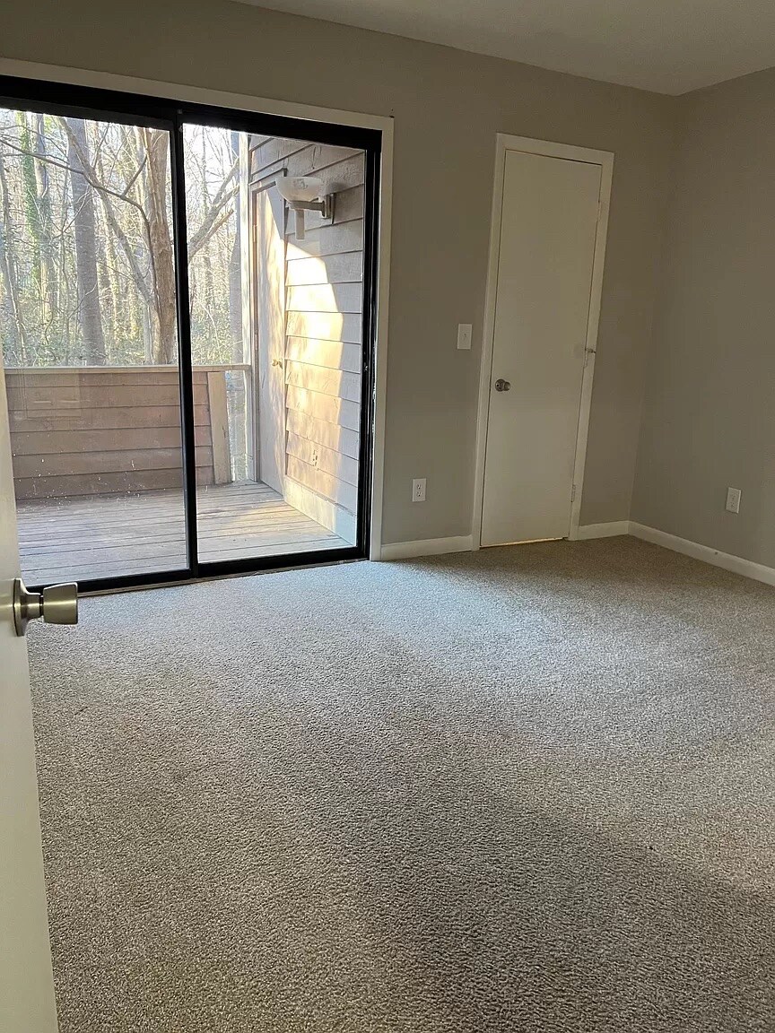 Building Photo - Room in Condo on Sharon Chase Dr
