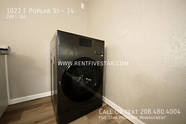 Building Photo - 1022 E Poplar St