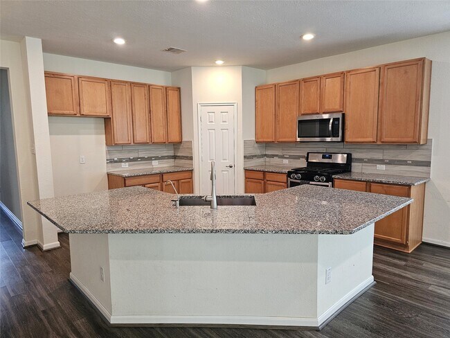 Building Photo - 3318 Regal Park Ln