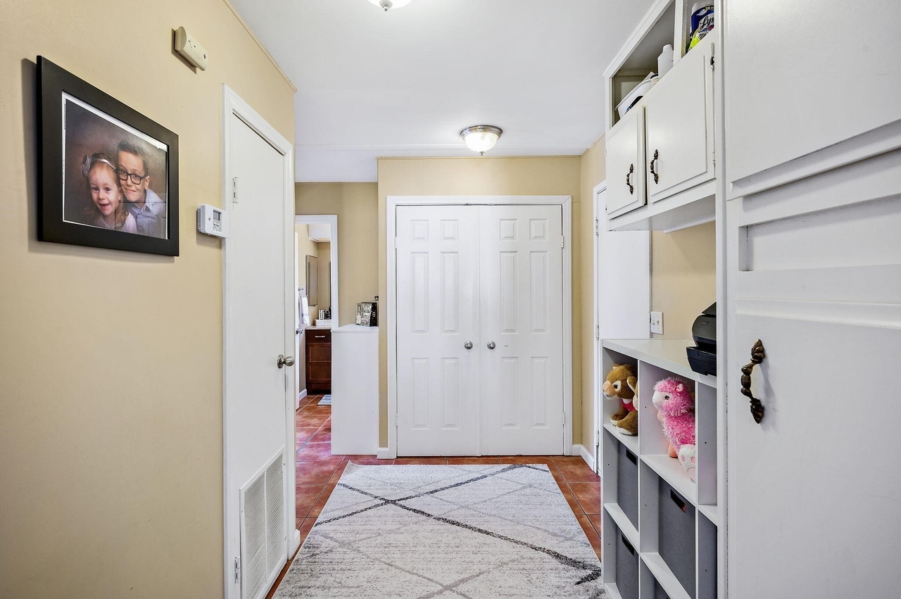 laundry area - 77949 Calypso Rd