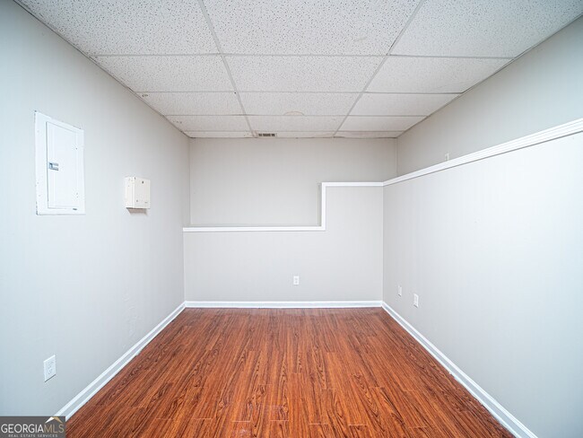 Building Photo - 4223 Lakes End Dr NW