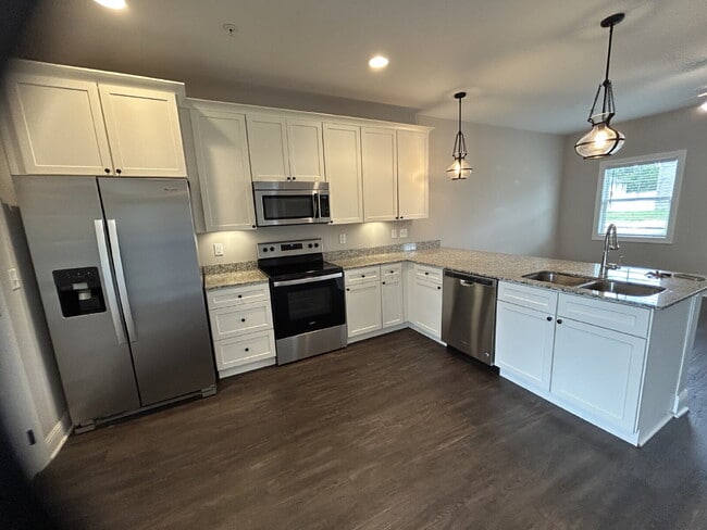 Building Photo - 2BD 2.5 BA TOWNHOME FOR RENT CLOSE TO TTU!
