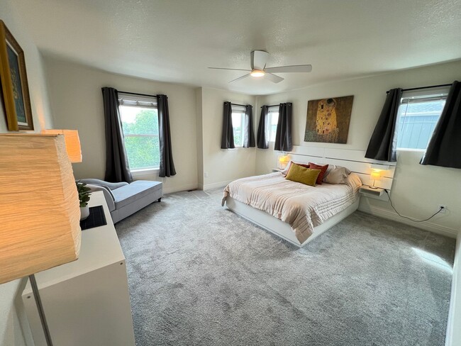 Building Photo - Students Welcome! 2 Story townhome in Registry Ridge---furnished option available