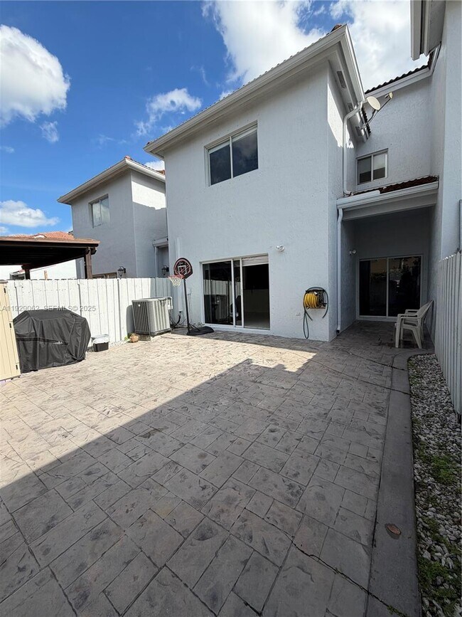 Building Photo - 956 SW 148th Pl