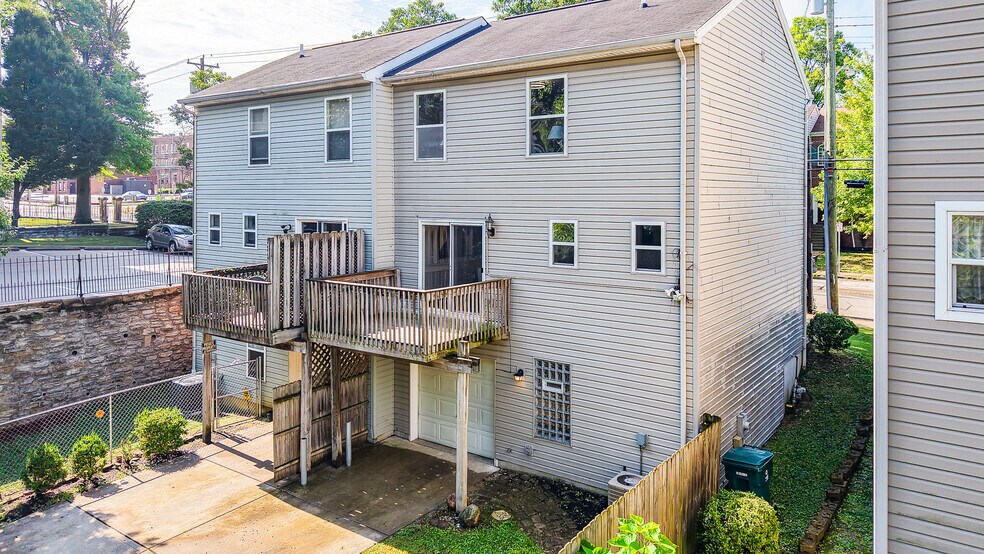 Building Photo - 818 William Howard Taft Rd