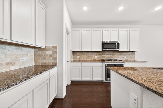 Building Photo - 8114 Royal Palm Ct