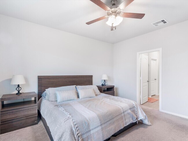 Building Photo - 10811 Violet Bloom Dr