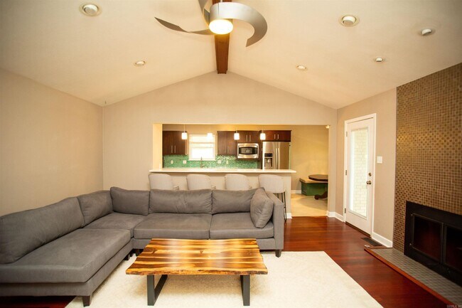 Building Photo - 8607 Linda Ln