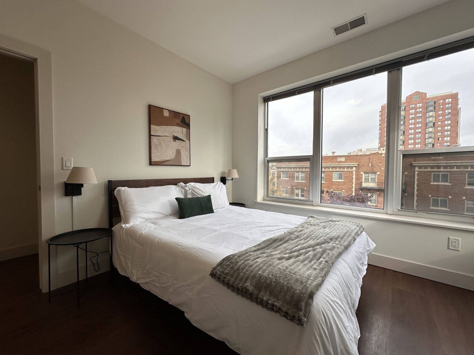 Building Photo - 1040 N Cass St