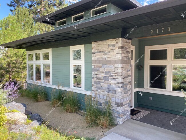 Building Photo - Elegant Single-Level Home in Northwest Cro...