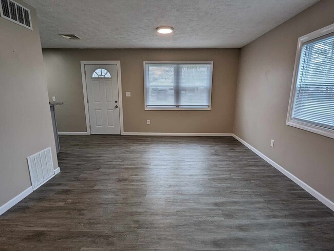 Building Photo - 4860 Forest Rd