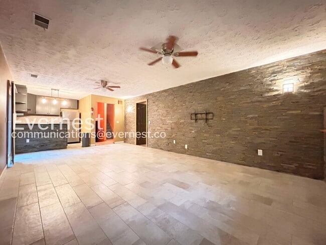 Building Photo - Beautiful 4 Bed/3 Bath Home with 3 Car Garage / Available Now!