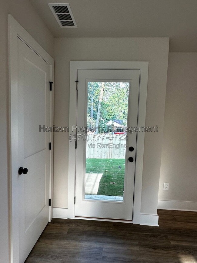Building Photo - 2674 Fairlane Dr