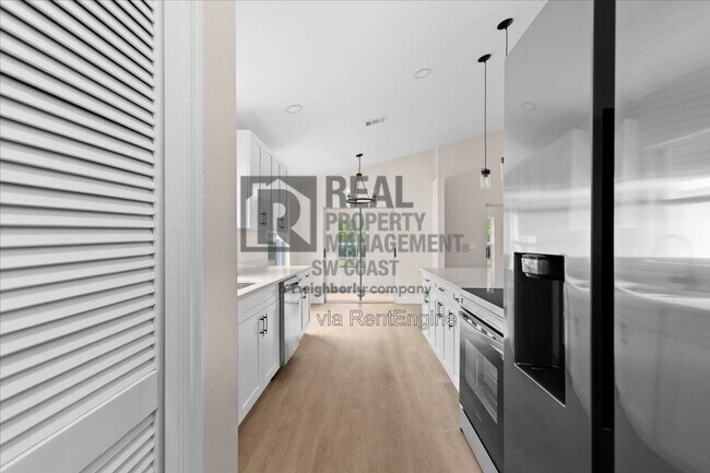 Building Photo - 3358 Sabal Springs Blvd