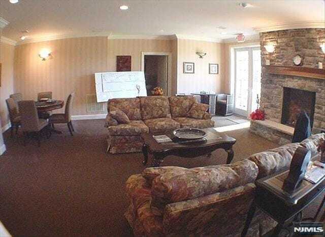 Building Photo - 5 Tenakill Park E