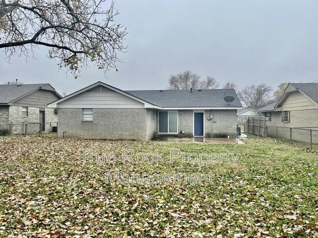 Building Photo - 928 Charles Dr